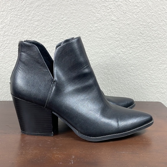 Sun and Stone Elizaa Black Ankle Boot Stacked Heel Notched Slit Bootie Sz 10 - Picture 5 of 13